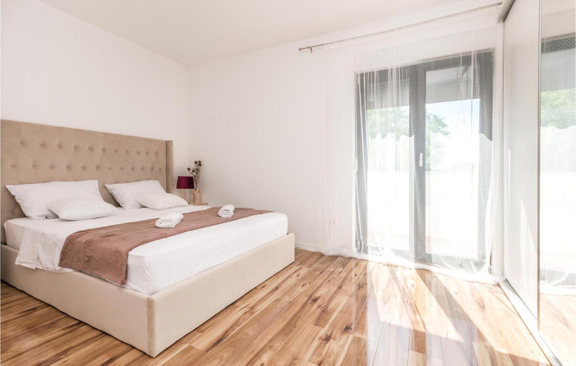 3 Bedroom Beautiful Home In Rastane Donje Donje Rastane ภายนอก รูปภาพ