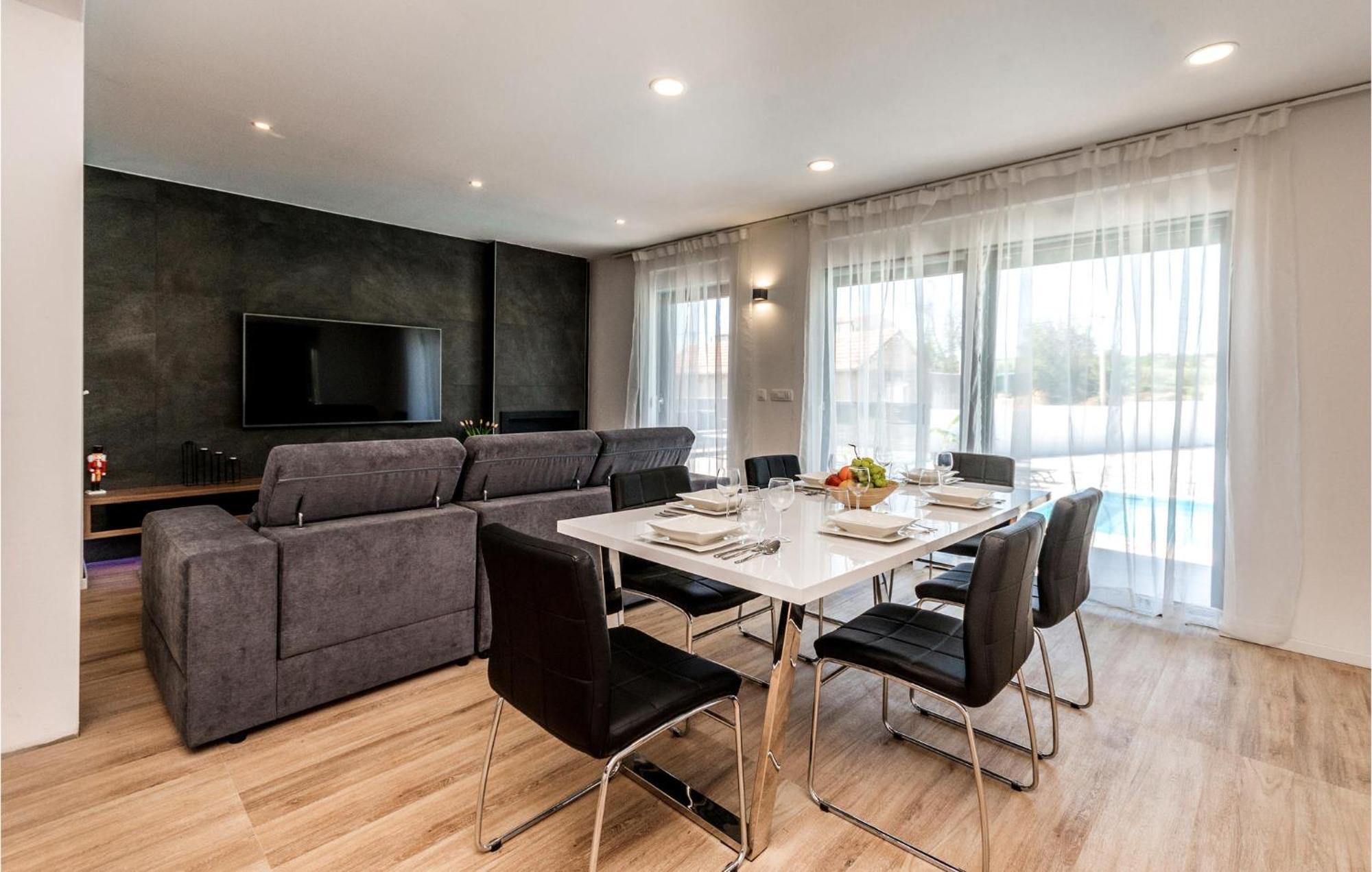 3 Bedroom Beautiful Home In Rastane Donje Donje Rastane ภายนอก รูปภาพ